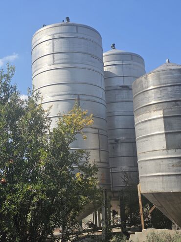 çənlər: Paslanmaz metal çen 50 ton spirt,şerab,caxr ve s qida senayesine — 2