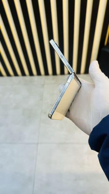 сотовый телефон fly ezzy 3: ✨ Samsung Galaxy Z Flip 4 – 256GB ✨ 📱 Qatlanan premium dizayn ⚡ Güclü — 4