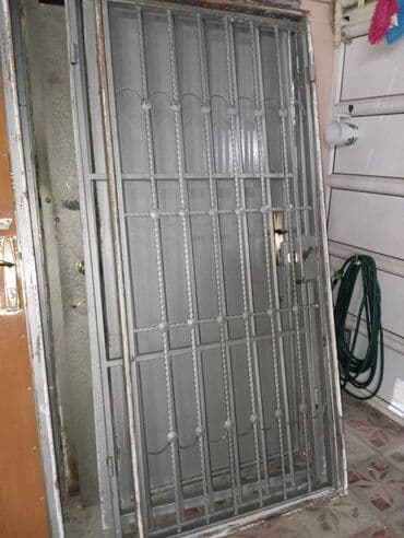qapılar qiymətləri: Qapı seyf Möhkəm keyfiyyətli qapılar. 8 ədəd var Munasib qiymete hamsı — 9