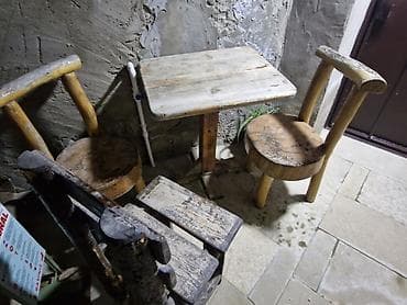 heyet evi ucun stol stul: Rustik ağac mebel dəsti - Tərkib: 1 kvadrat formalı kiçik masa + 2 — 2