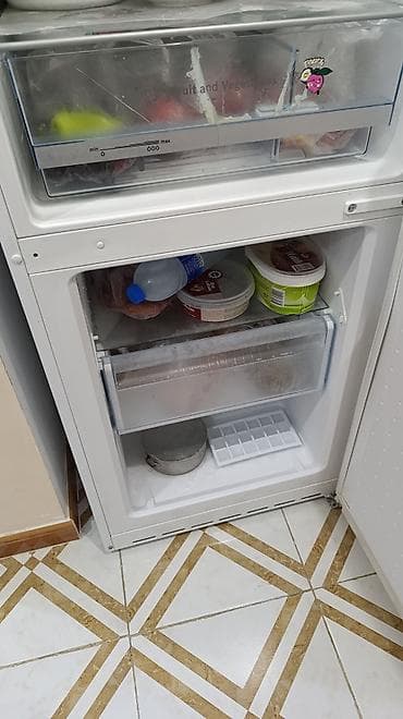 ev soyuducuları: İşlənmiş 2 qapılı Bosch Soyuducu Satılır, rəng - Ağ, Təkərli — 4