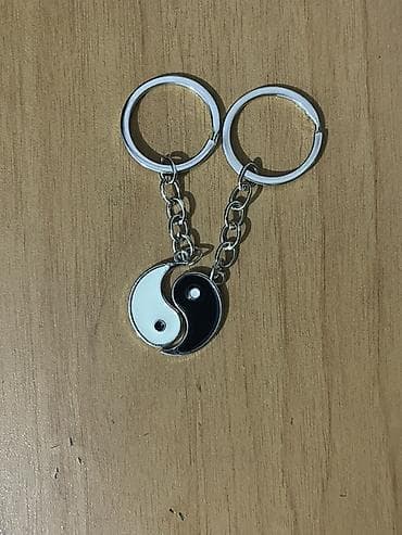 Yin-Yang cüt açarlıq - Dizayn: Qara-ağ Yin-Yang simvolu, iki hissədən