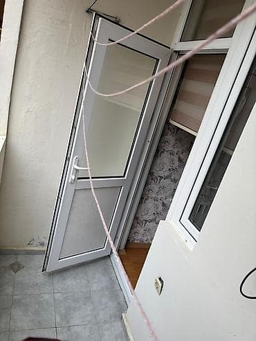 qalmaq şərti ilə: 10mk Green Housenin arxası Kristalda 2 mərtəbə 2 otaq bütün əşyalar — 5