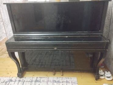ucuz monitor: Upright piano – klassik qara rəngli korpus, parlaq lak örtüklü. Şaquli — 2