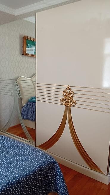 ortopedik: Salam. Əlaqə yalnız whatsapp. Yeni kimidir. 2.700 alınıb. Bir tək çat — 3