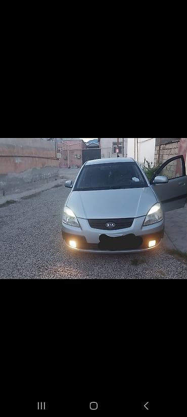 lada priora universal: Kia Rio: 1.5 l | 2007 il Hetçbek — 1