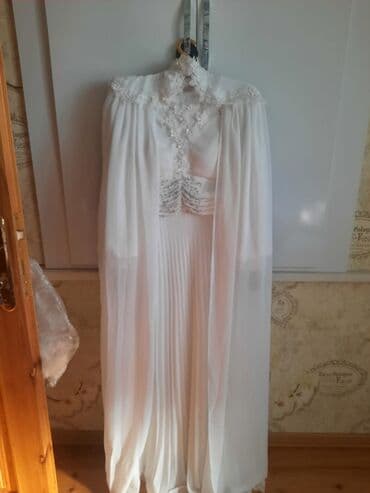 gəlin tacları: AGdondur. Gelin donu kimi pelerini ile istifade olunub. 4 saat — 2