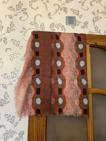 Hicab: Şərflər dəsti – 4 ədəd Təsvir: - Zərif və yüngül şallar/şərflər — 2