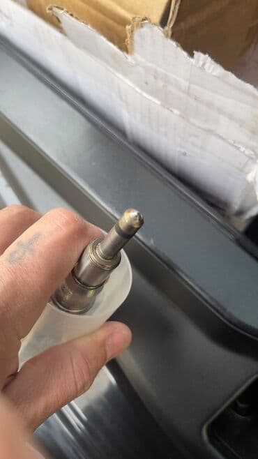 i̇njektor: Bu, BMW avtomobilləri üçün nəzərdə tutulmuş yanacaq injektorudur. bu — 2