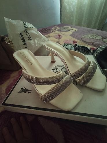 Qadın ayaqqabıları – 3 fərqli model dəsti 1) Krem rəngli mules - Açıq