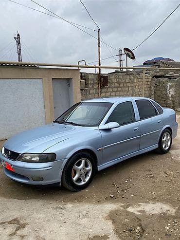 e 3 2: Opel Vectra B sedan - Kuzov: 4 qapılı sedan, açıq göy rəng - — 4