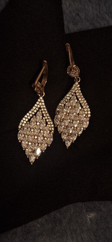 qizlar ucun toy paltarlari: Qızıl suyuna salınmış Zərif daş-qaşlı sırğalar. svarovskiy qaşlarla — 3