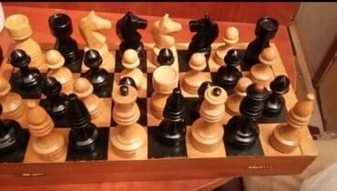 Dəbilqələr: Bu şahmat dəsti klassik dizaynda hazırlanmış taxta fiqurlardan və — 1