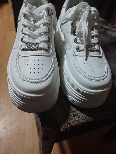 Ağ platform idman ayaqqabısı - Rəng: tam ağ - Model: platform sole