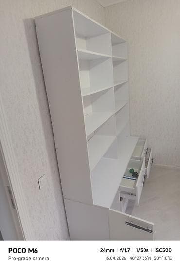 kitab dolabi: Ağ Rəngli Heç Bir Problemi Yoxdur Aşağı Polaknin Qulpu Çıxıb Uşağ — 2