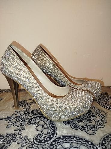 Tuflilər: Zərif qadın stilettosu – parıltılı daşlarla bəzədilmiş, qızılı/şampan — 1
