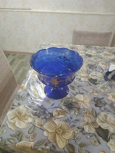 konfet şəkilləri: Kobalt-mavi şüşədən ayaqlı meyvə qabı,(çexiya) - Material: qalın — 2