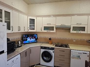 Ev üçün mebel: Mətbəx mebeli satılır 350₼. Üzəri tökmə mərmərdir. Ölçü — 1