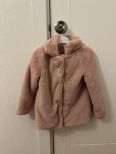 Bayram kostyumları: Məhsul: Uşaq kürk pencəyi Brend: Koton Kids Rəng: Pudra/çəhrayı — 2
