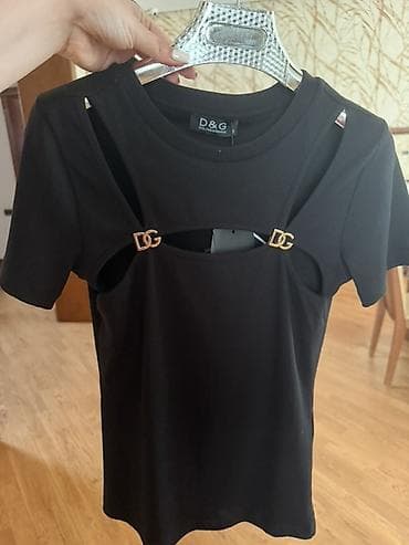 Qadın qara və tünd göy qısaqol T-shirt kolleksiyası Ümumi