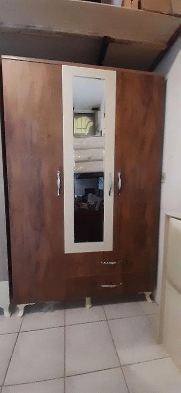 skaflar: 3 Qapi Dolablar Hal Hazirda Anbarda Movcuddur. Sifariwlede ne reng — 3