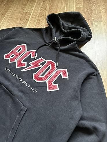 çoban geyimi: AC/DC qrafik kapşonlu sviter - Rəng: tünd boz/qaraya yaxın - Ön — 1