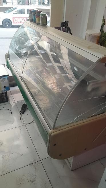 Vitrin soyuducu 350 Azn. Tam ishlek. Olchu 2metr. Unvan Xirdalan — 1