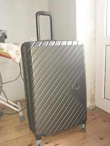 Çamadanlar: Sərt gövdəli, təkərli səyahət çamadanı - Material: yüngül və davamlı — 1