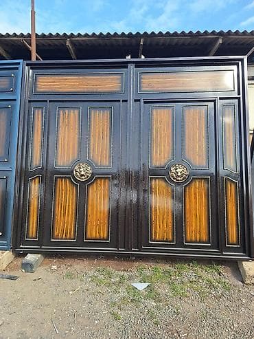 Metal darvaza – klassik dizayn - Material: qalın metal konstruksiya -