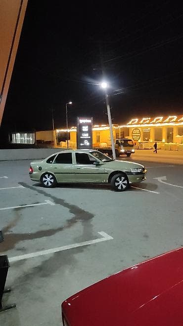 passat b5 ekran: Opel Vectra: 1.8 l | 1996 il Sedan — 10