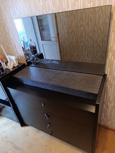 şüşə güzgü: Yataq otağı dəsti Tərkibi: - İki nəfərlik yataq çərçivəsi (qara rəng — 3