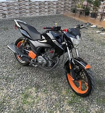 Motosiklet – küçə/naked tip Xüsusiyyətlər: - Rəng: parlaq qara gövdə