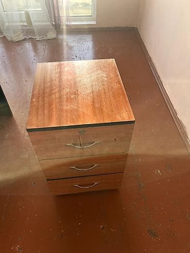 2el mebeler: Dəst satılır. çox keyfiyyətli mebeldir. İki kompyuter stoulu və — 2