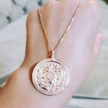 Dəstə daxildir: Sep, Kulon, Çəhrayı qızıl, 583 Əyar, 589 g lalafo.az -da Dəstə daxildir: Sep, Kulon, Çəhrayı qızıl, 583 Əyar, 589 g