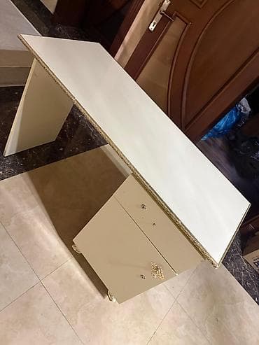 bezekli a herfi: İşlənmiş, Açılmayan, Taxta, Dördbucaq masa — 4