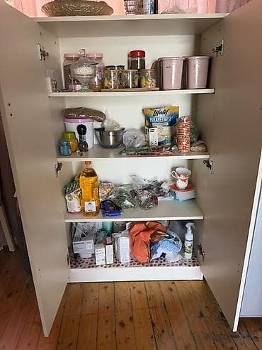 pulsuz panel: İki qapılı, ağ rəngli saxlama şkafı - Klassik dizayn: Ön qapılarda — 2