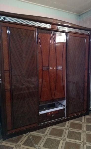 paltar dolab: Klassik dizaynlı iri həcmli geyim şkafı. Köç olduğuna görə təcili — 1