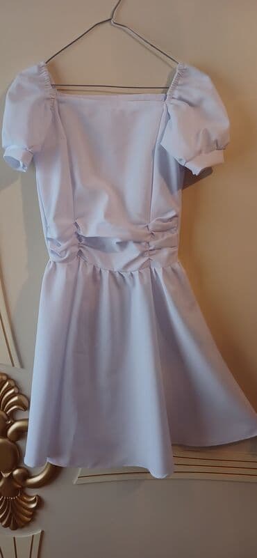 Zərif dizaynlı ağ rəngdə qısa don. - Model: A-kəsimli, bel hissəsində lalafo.az -da Zərif dizaynlı ağ rəngdə qısa don. - Model: A-kəsimli, bel hissəsində