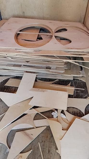 obşivka taxta: Kontrplak qırpıntıları və kəsilmiş formalar - Material: ağac — 1