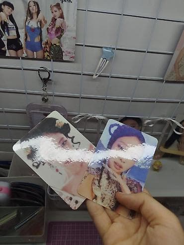 disk ve teker type 1: Jennie sen Era photocardları (2 ədəd) Təsvir: - Dizayn: Eyni idolun — 3