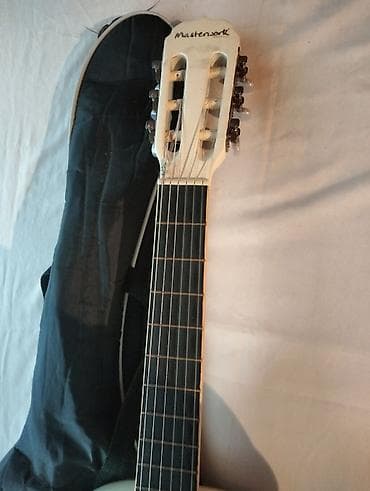 ox ve yay satisi: Məhsul: Klassik akustik gitara + yumşaq çanta Təsvir: - 6 simli — 4