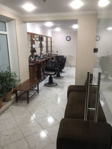 Razində içra hakimiyyətinə yaxın olan,salon icarəyə verilir.Su işıq