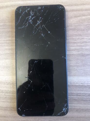 Apple iPhone: Redmi A2+, 64 GB, rəng - Qara, Qırıq — 1