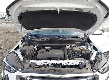 Motonəqliyyat: GMC Terrain SLT, ağ rəngli, kompakt krossover/SUV. Xüsusiyyətlər: - — 4