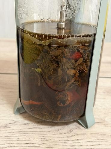 bal: Gül-ədviyyatlı bitki çayı qarışığı Tərkib: - Qara çay yarpaqları - — 6