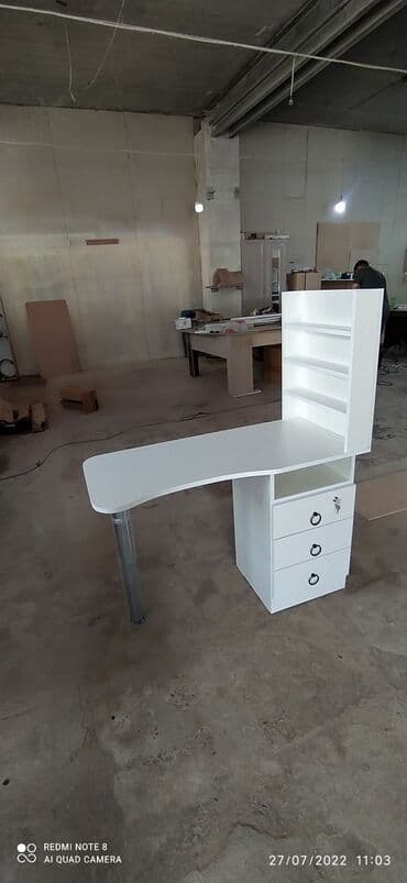 Yeni, Manikür üçün masa, Güzgüsüz