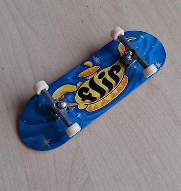 Oyuncaqlar: Barmaq skeytbordu (fingerboard). Tech-Deck firmasının orijinal — 2
