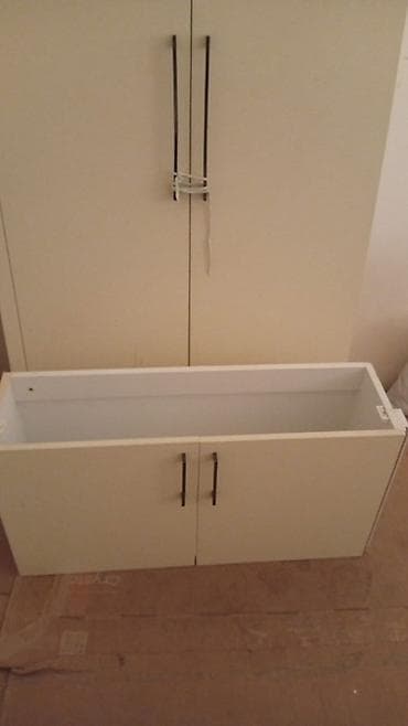 Ağ rəngdə modul mebel dəsti Tərkib: - 2 qapılı şkaf: sadə, düz