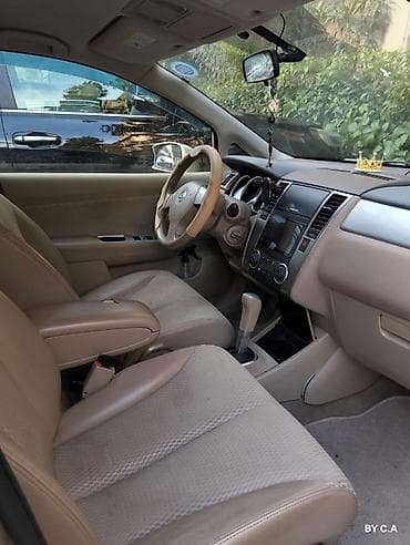 man sat: Nissan Tiida – hetçbek - Kuzov: 5 qapılı hetçbek, qızılı rəng - — 4