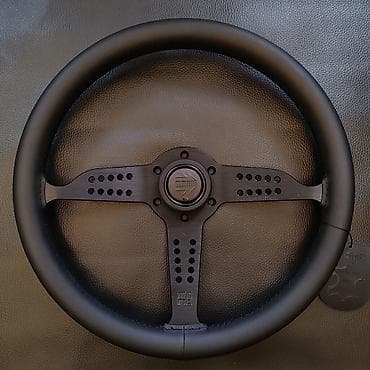 MOMO Grand Prix Black Edition Gövdəsi yetərincə qalın və möhkəmdir